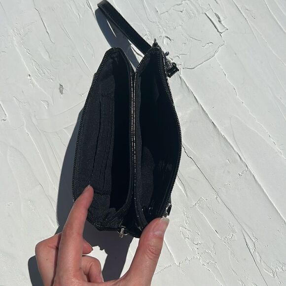 Liz Claiborne Black Wallet Faux Patent Leather Wrist Strap - Picture 3 of 4